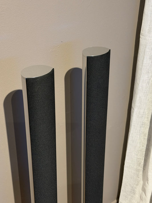 Beolab 6000 black – Golvstativ