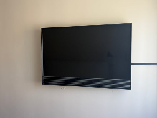 Beovision Horizon 48'' väggfäste + Beoremote One BT