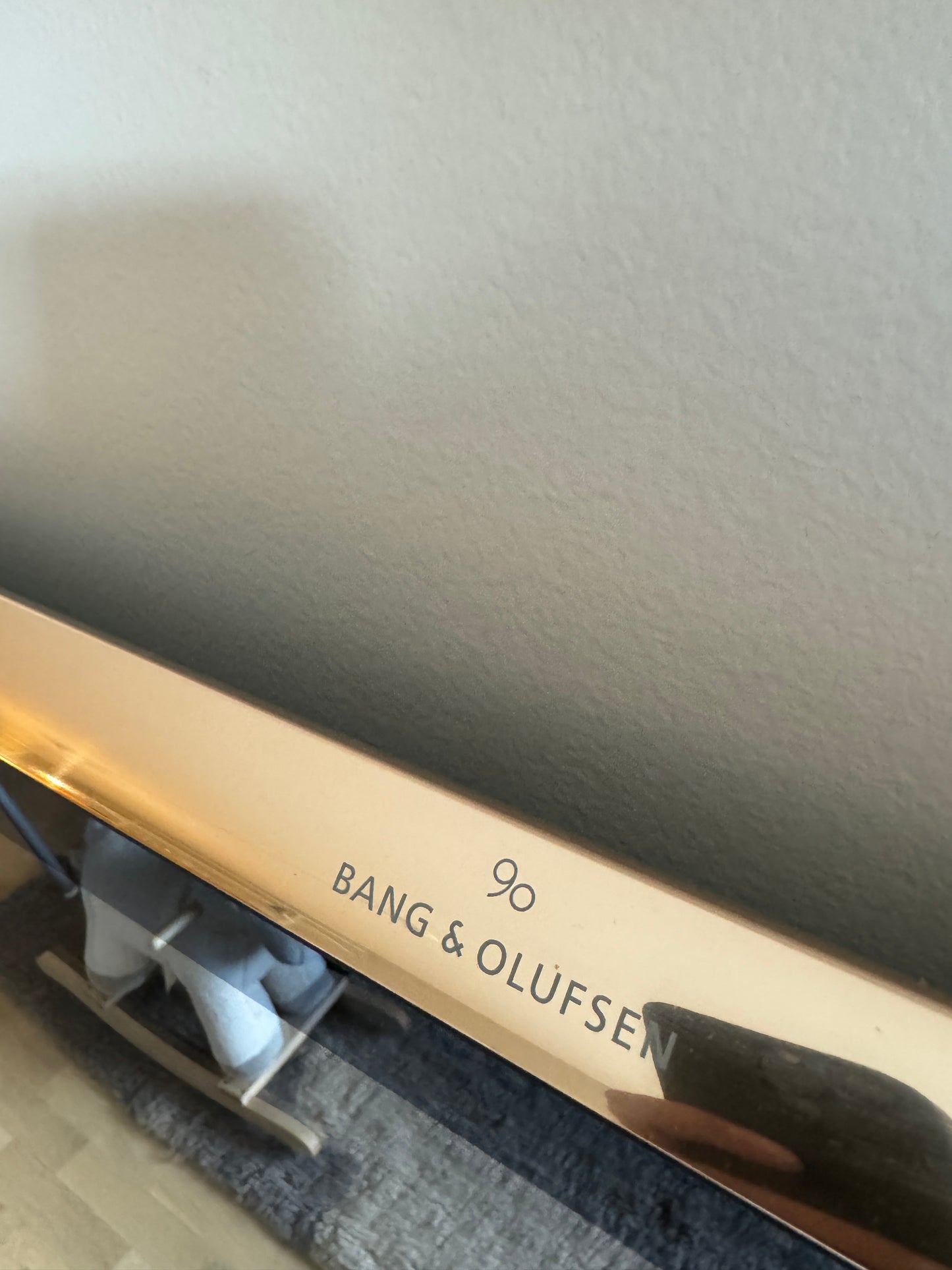 Beovision 11-46 Limited 90's edition inkl. väggfäste