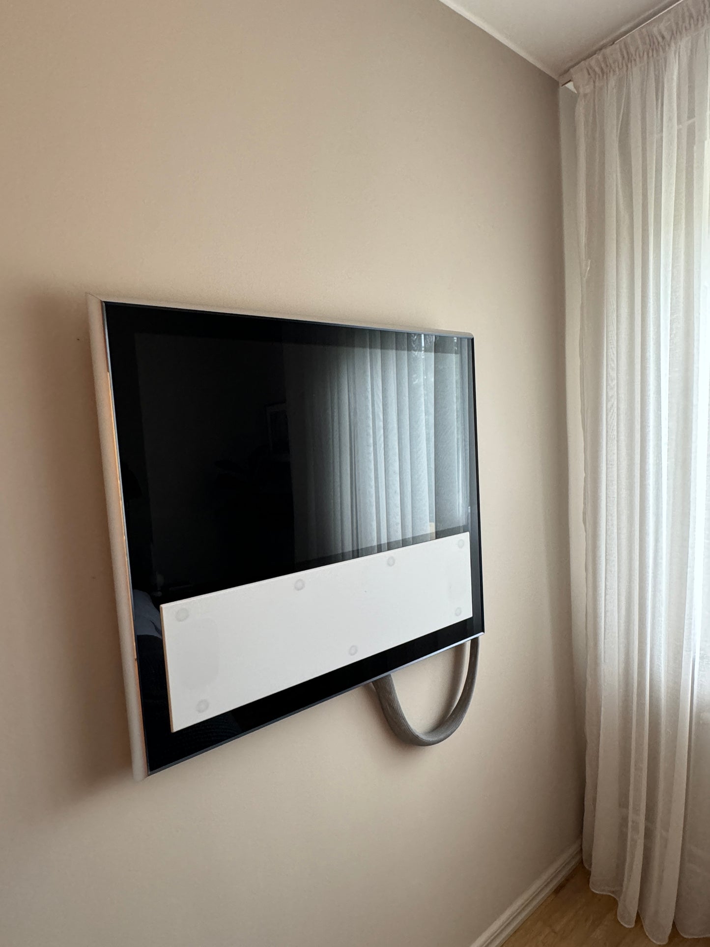 Beovision 10-32 Silver